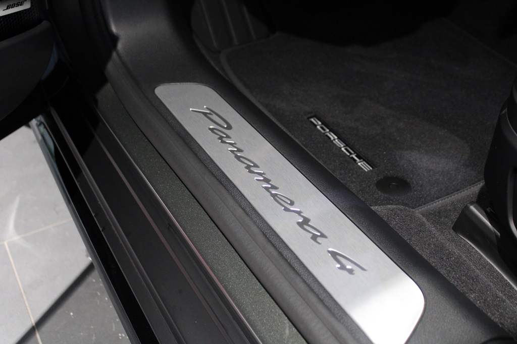 Porsche Panamera DMJ41A