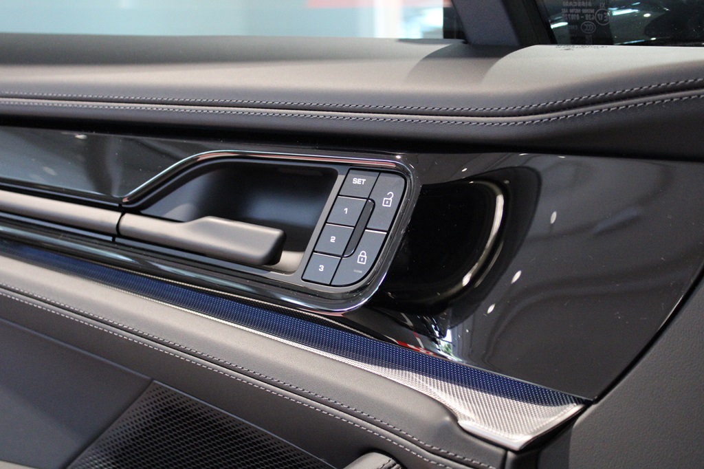 Porsche Panamera DMJ41A