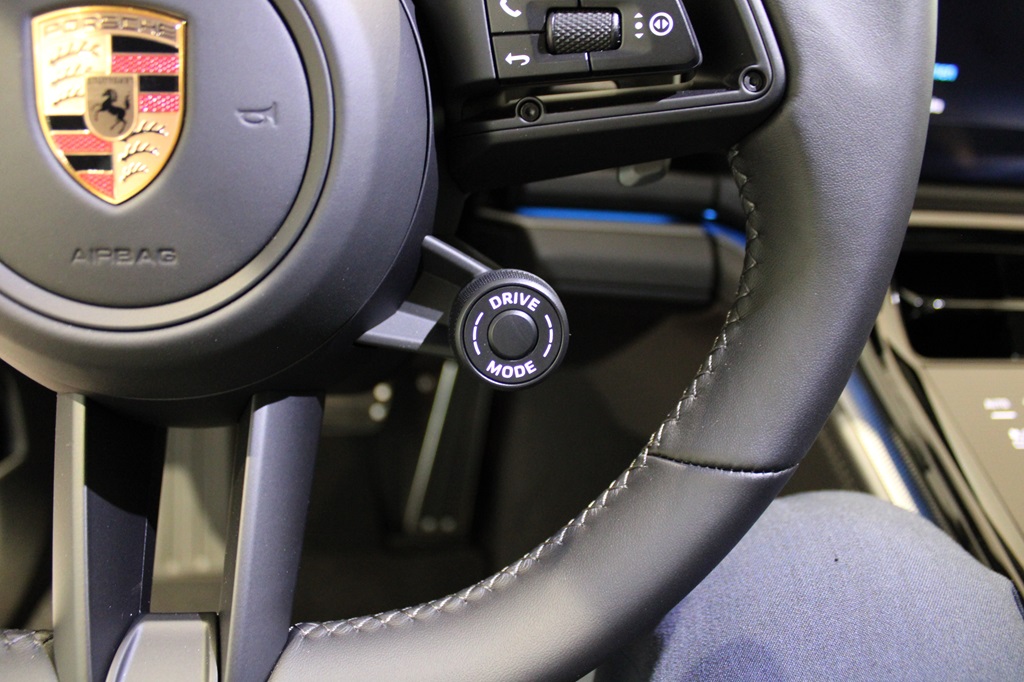 Porsche Panamera DMJ41A