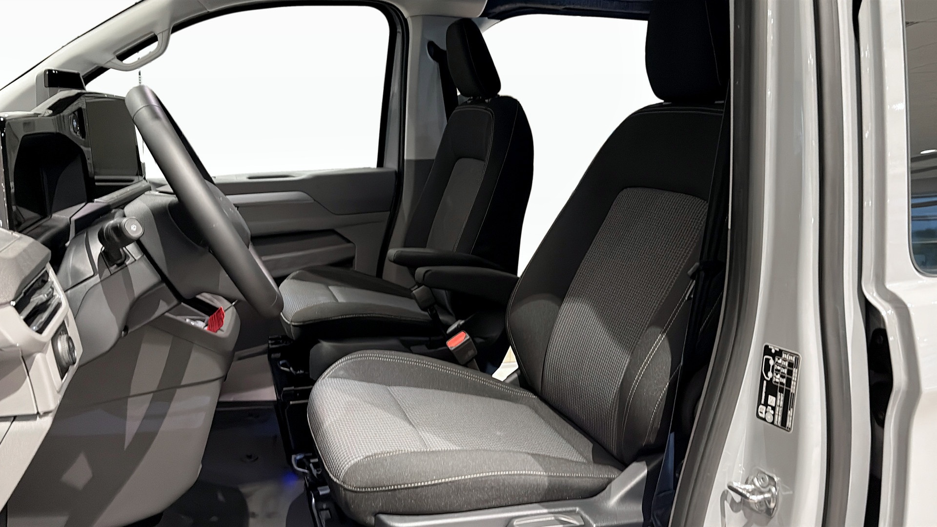 Volkswagen T7 Transporter Kombi DNJ52A