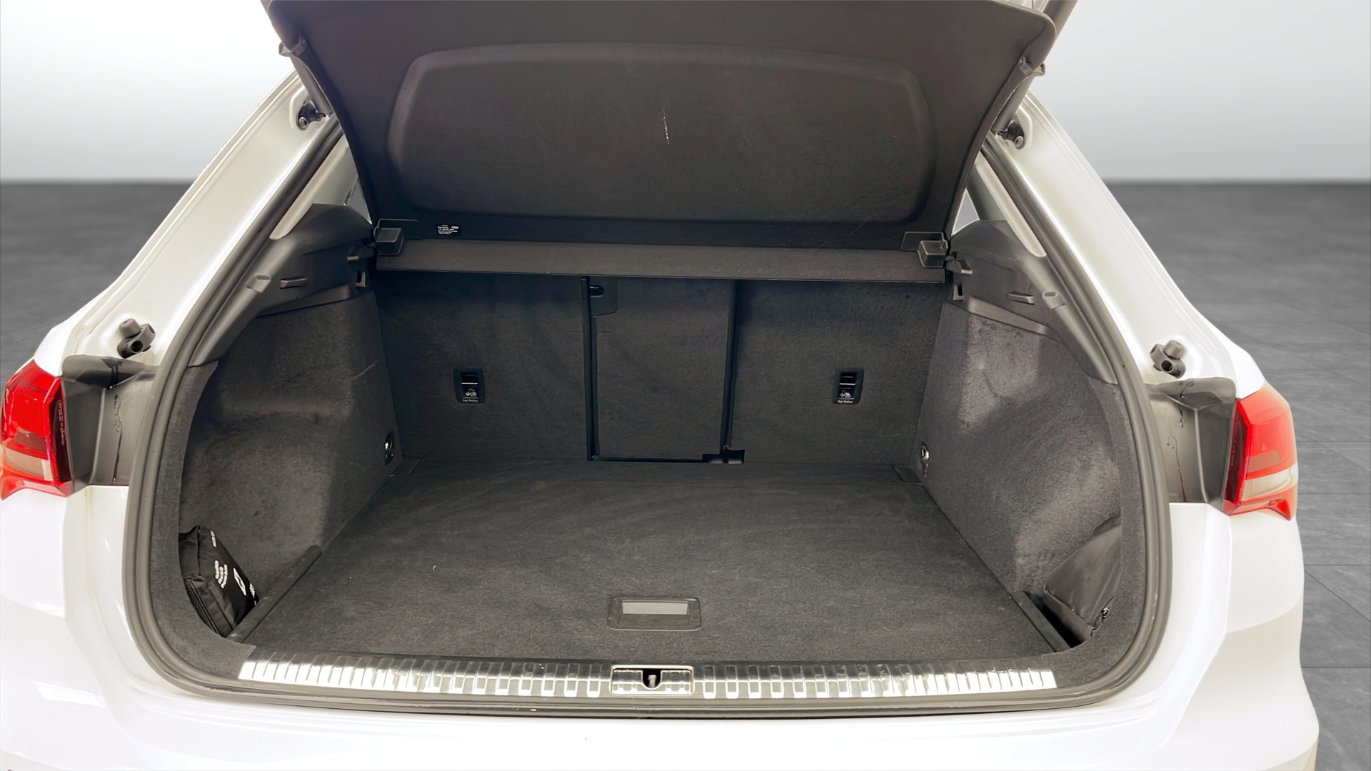 Audi Q3 DPG98G