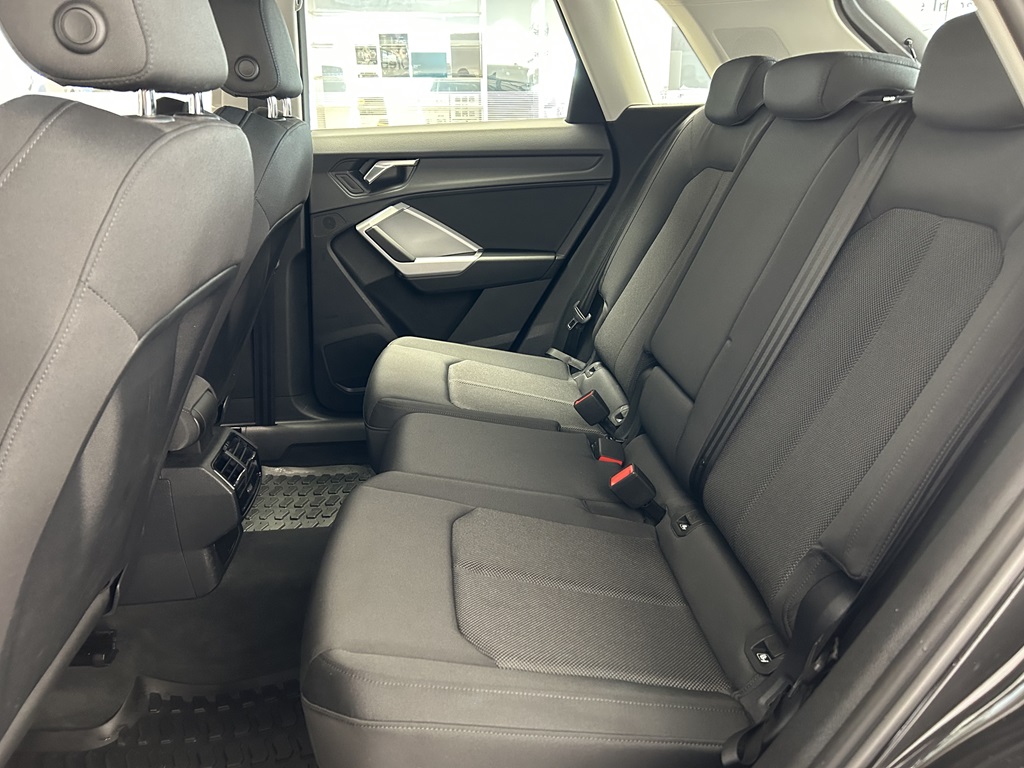 Audi Q3 DPL98A