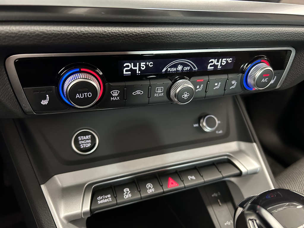 Audi Q3 DPL98A
