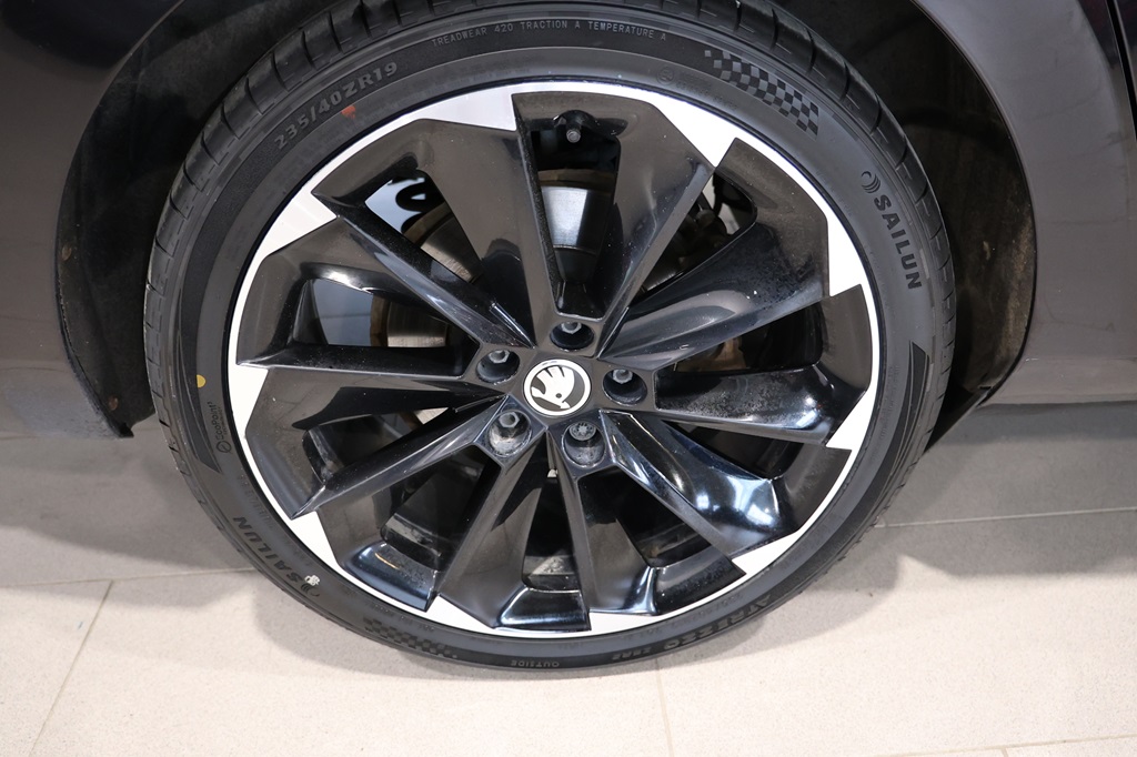 Skoda Superb Combi DSY25F