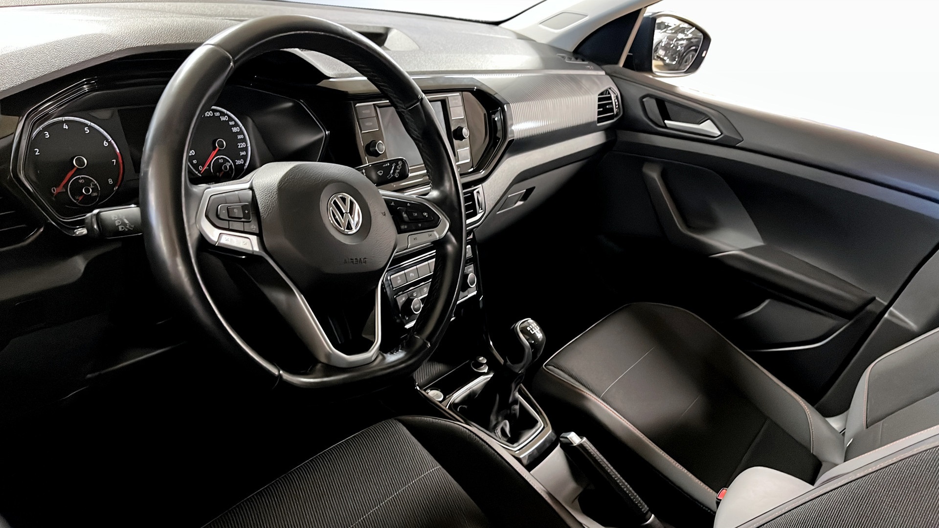 Volkswagen T-Cross DTT26A