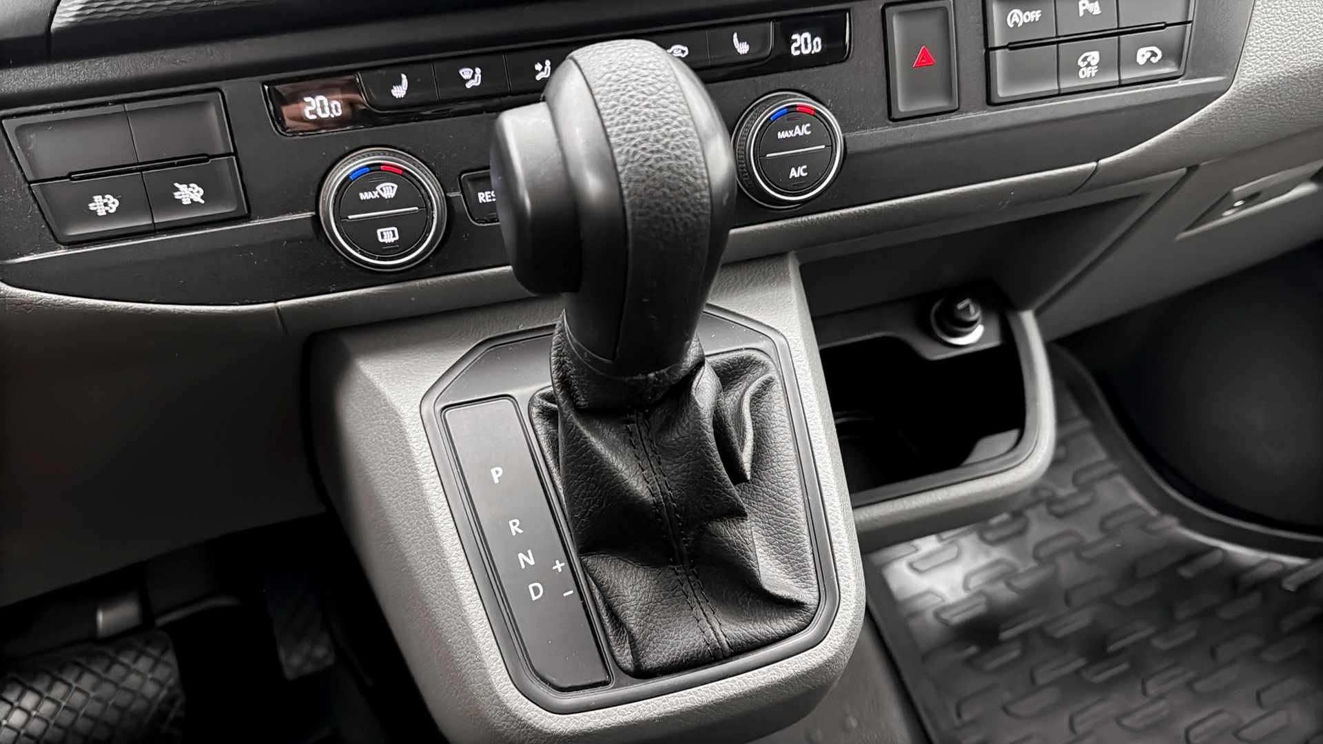 Volkswagen T6 Transporter DXK33K