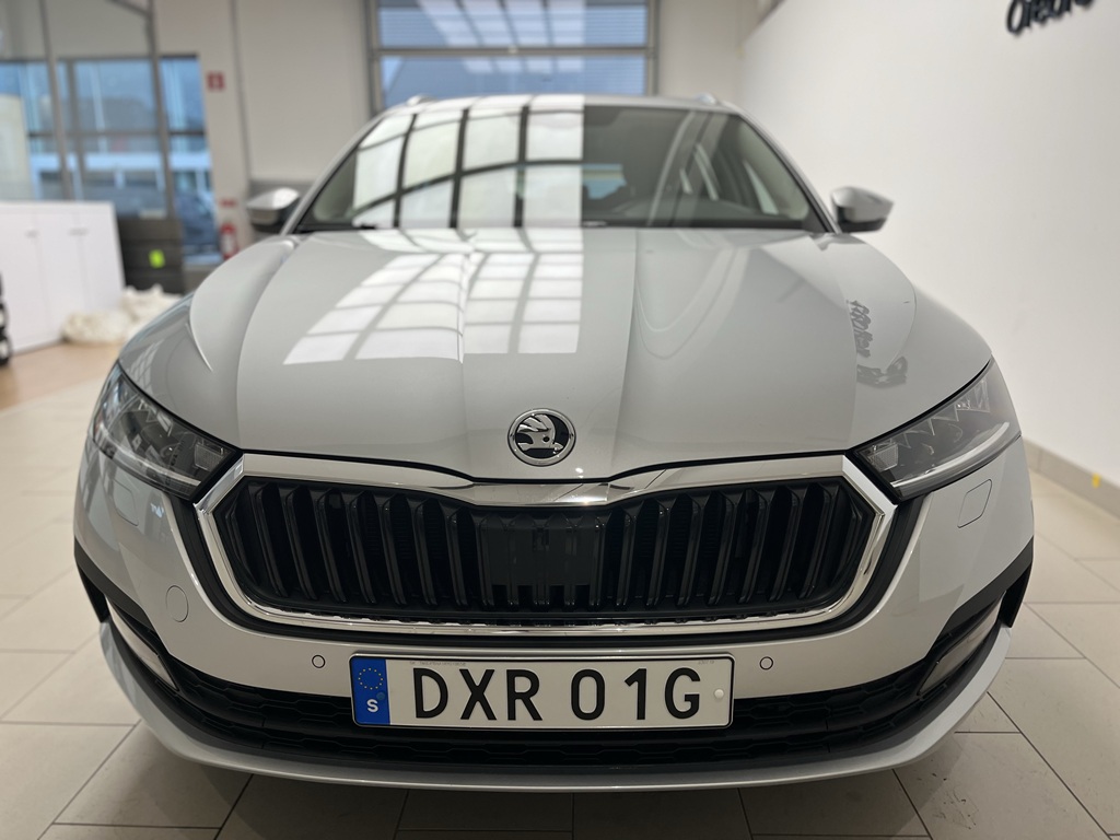 Skoda Octavia Combi DXR01G