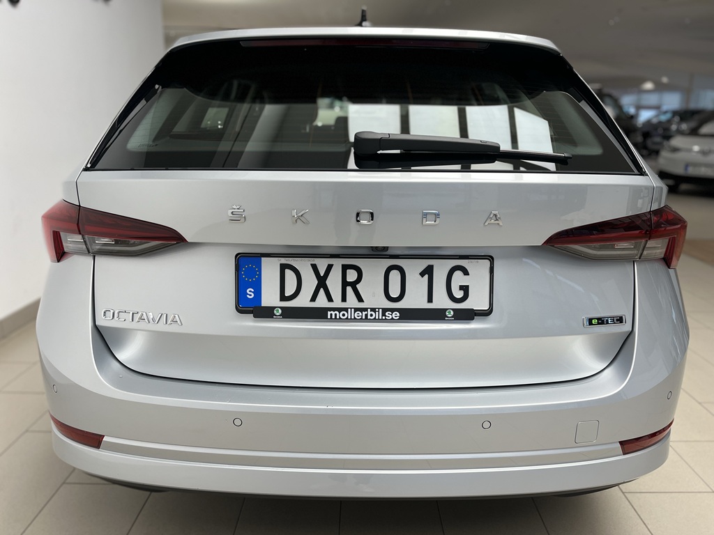 Skoda Octavia Combi DXR01G