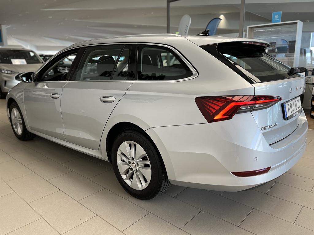 Skoda Octavia Combi DXR01G