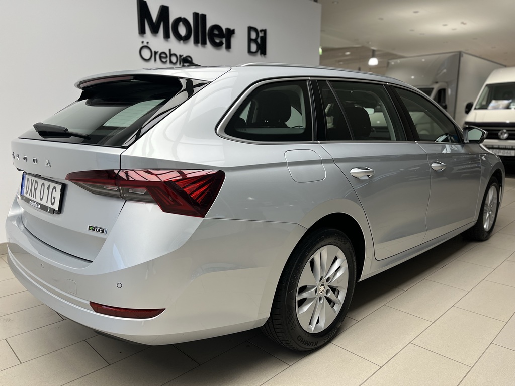 Skoda Octavia Combi DXR01G