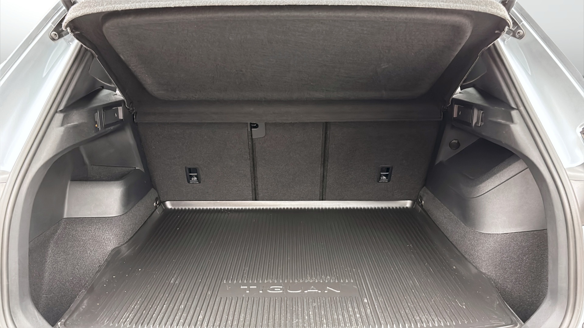 Volkswagen Tiguan DYF33T
