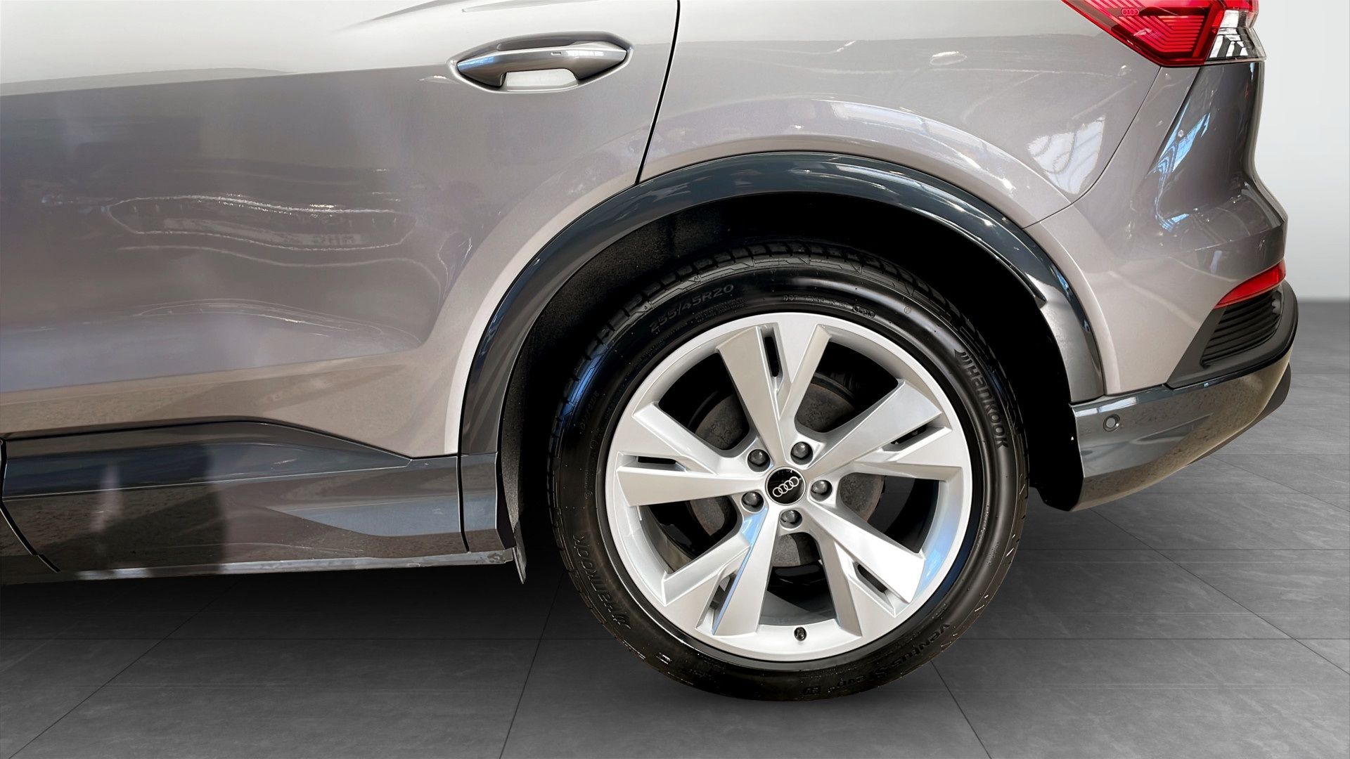 Audi Q4 e-tron DYM97E