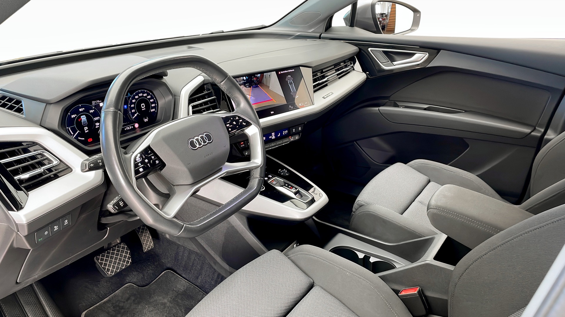 Audi Q4 e-tron DYM97E