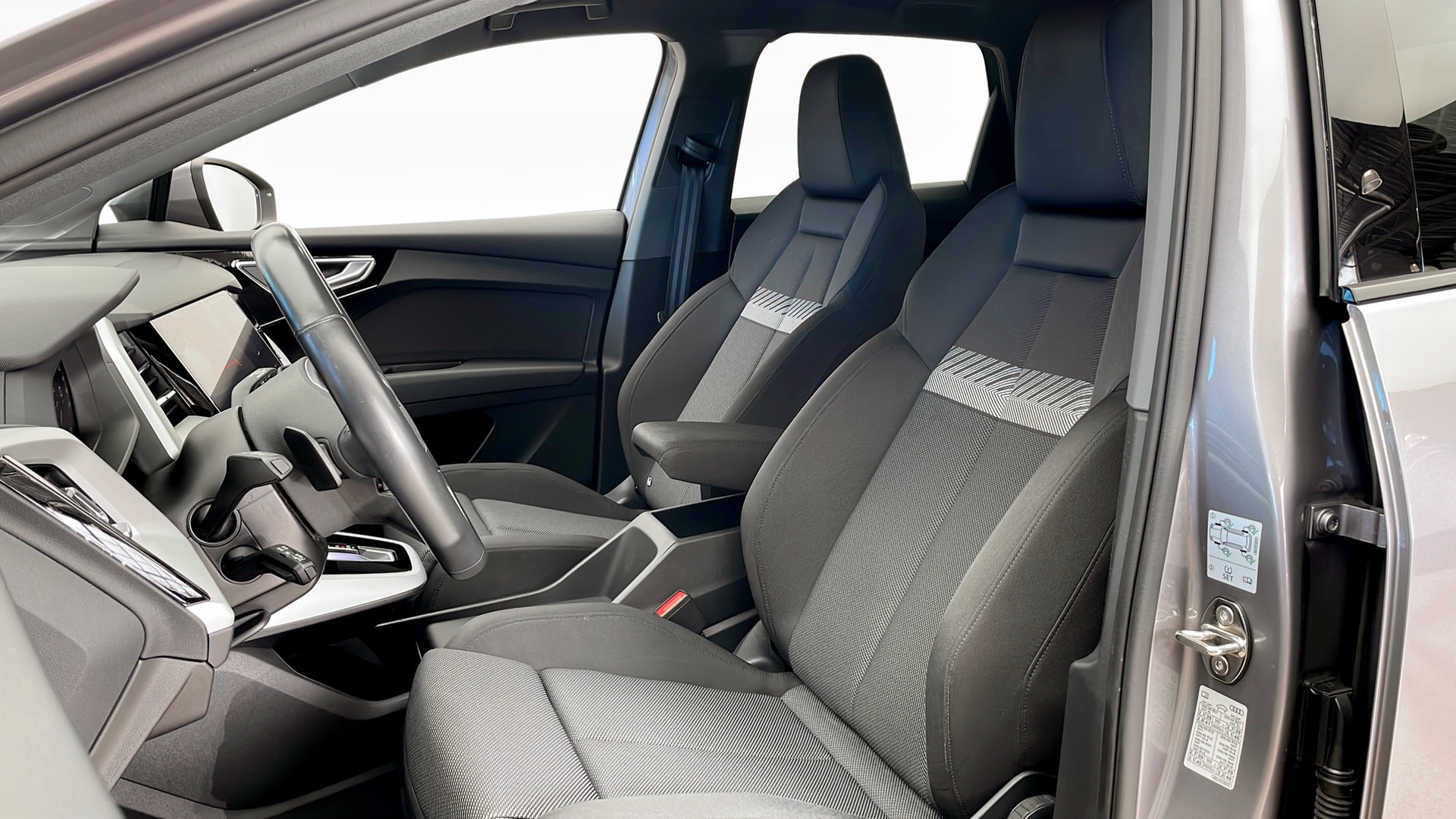 Audi Q4 e-tron DYM97E
