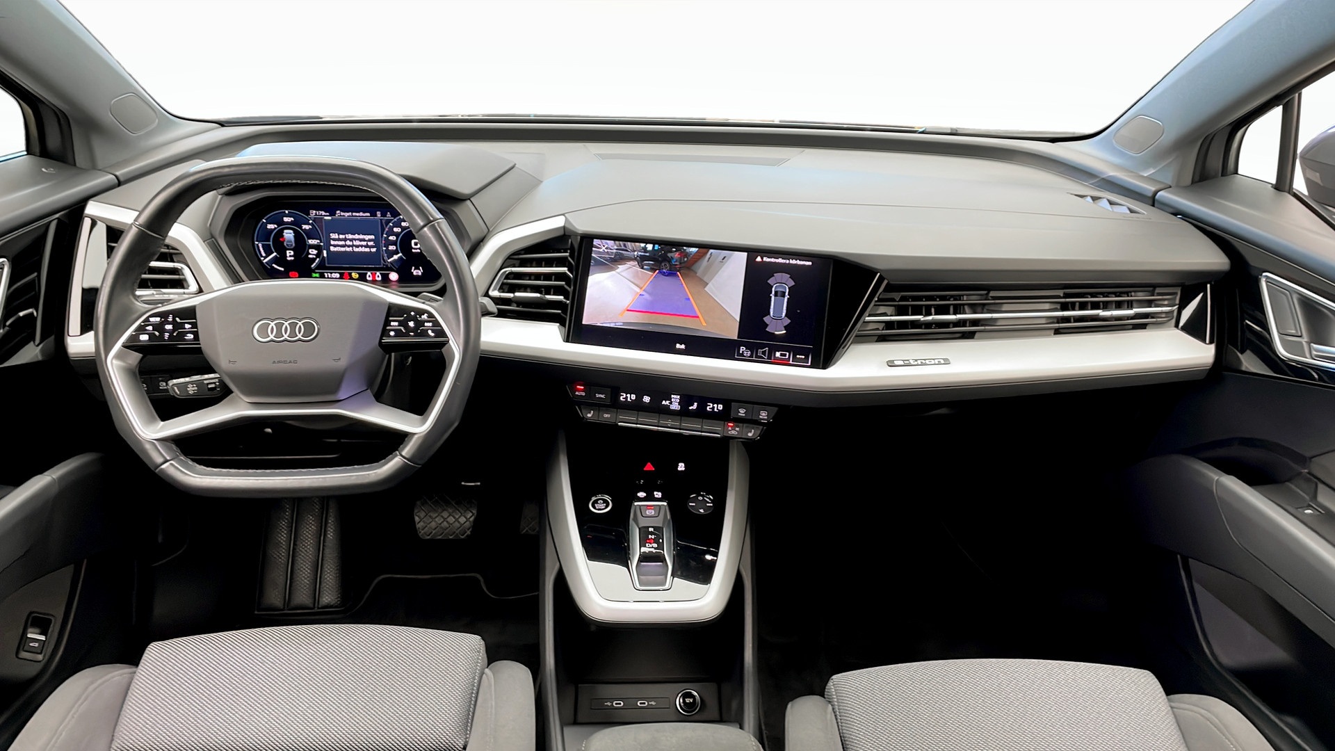 Audi Q4 e-tron DYM97E