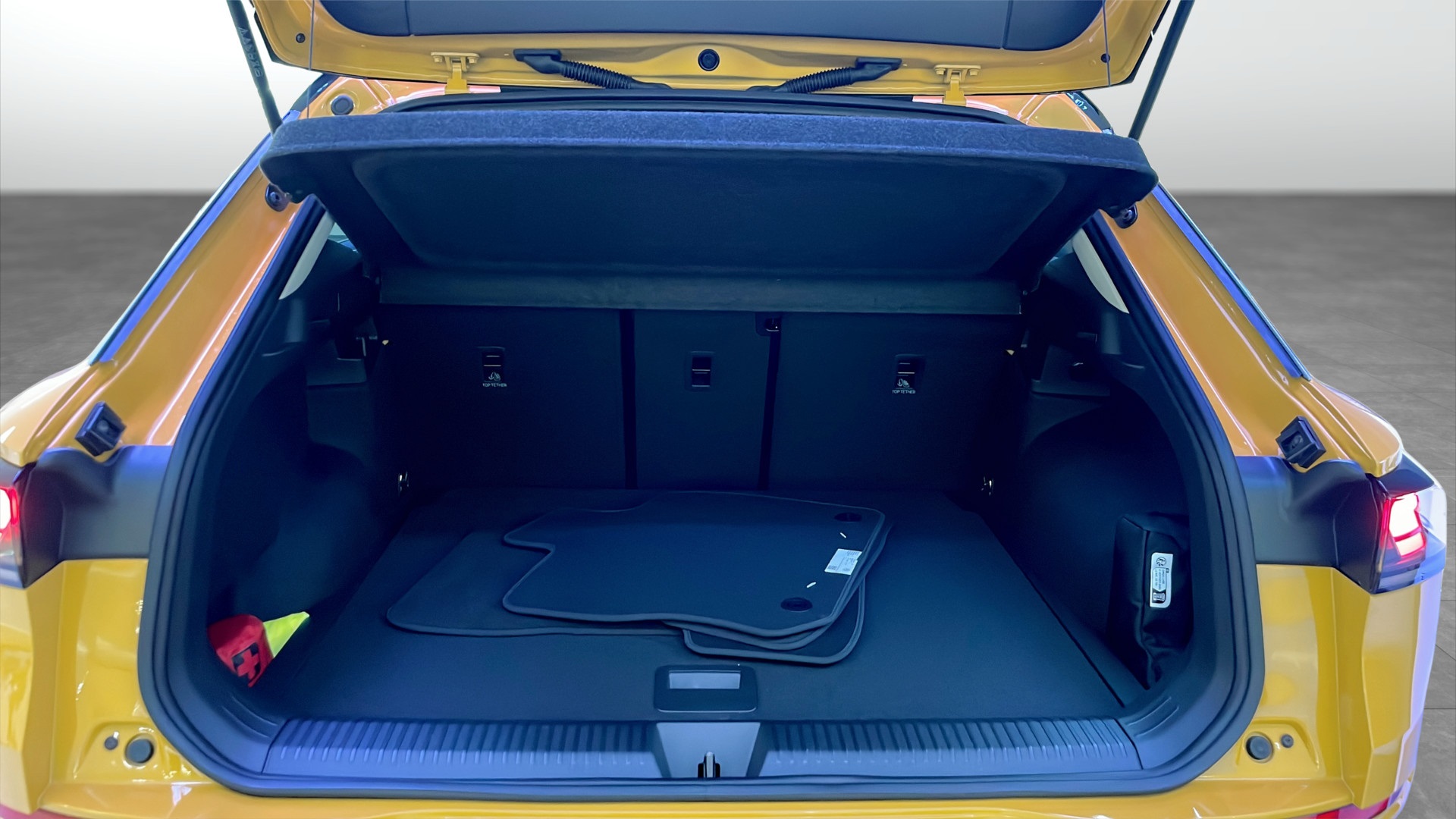Volkswagen T-Roc DZJ05U