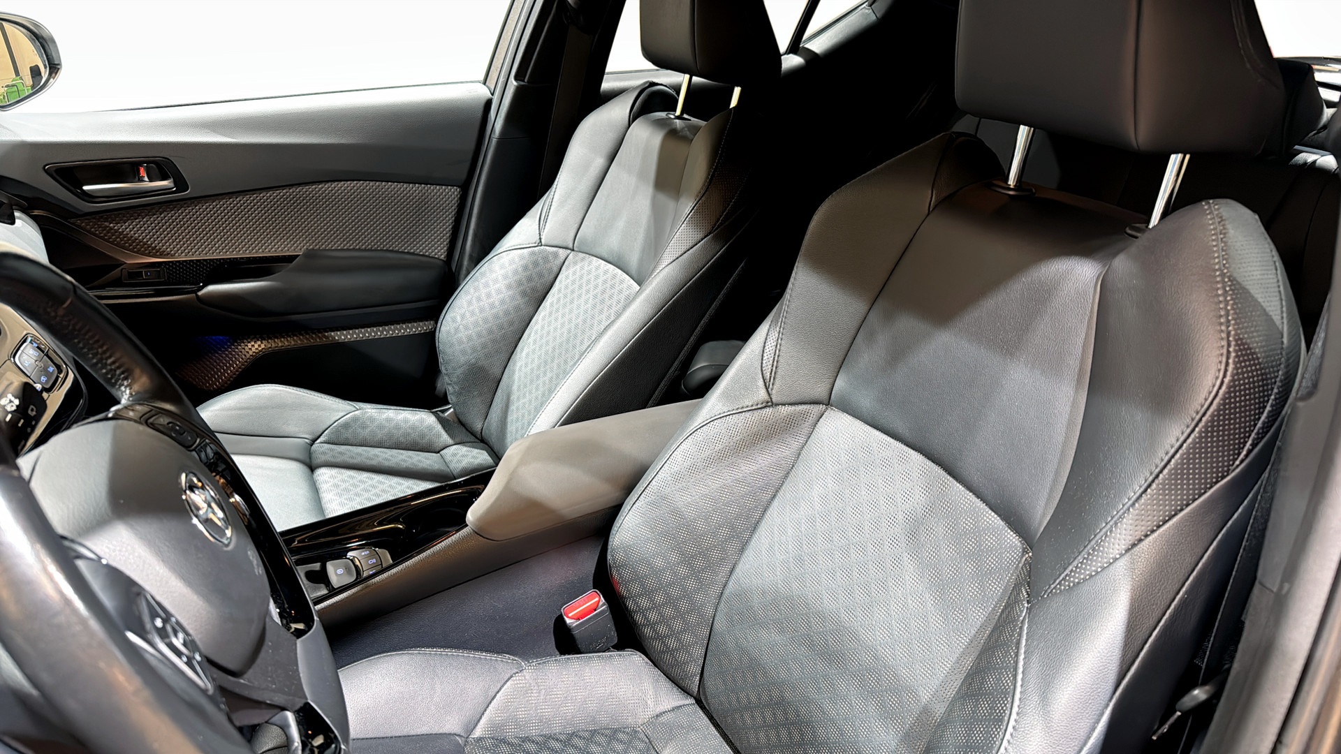 Toyota C-HR EAR65H
