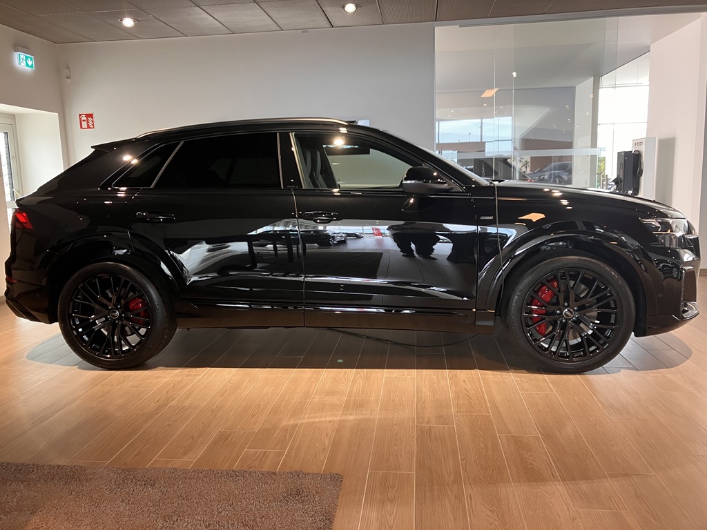 Audi Q8 EBR46W