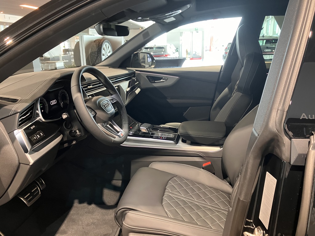 Audi Q8 EBR46W