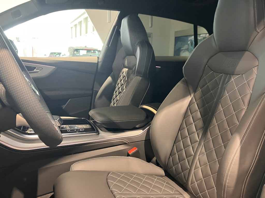 Audi Q8 EBR46W