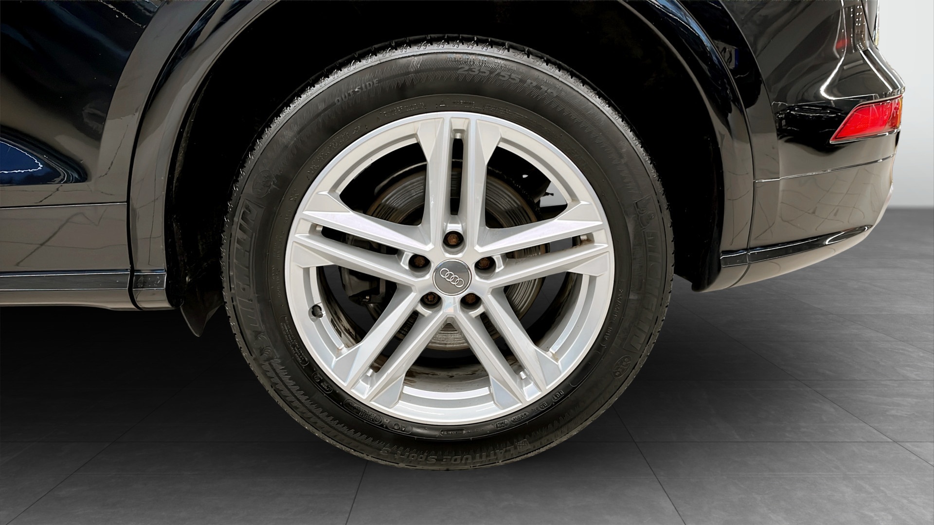 Audi Q5 EDX75U