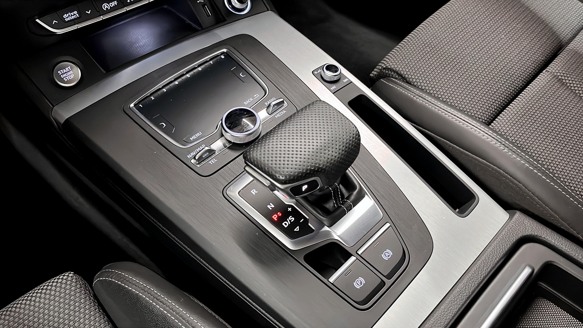 Audi Q5 EDX75U