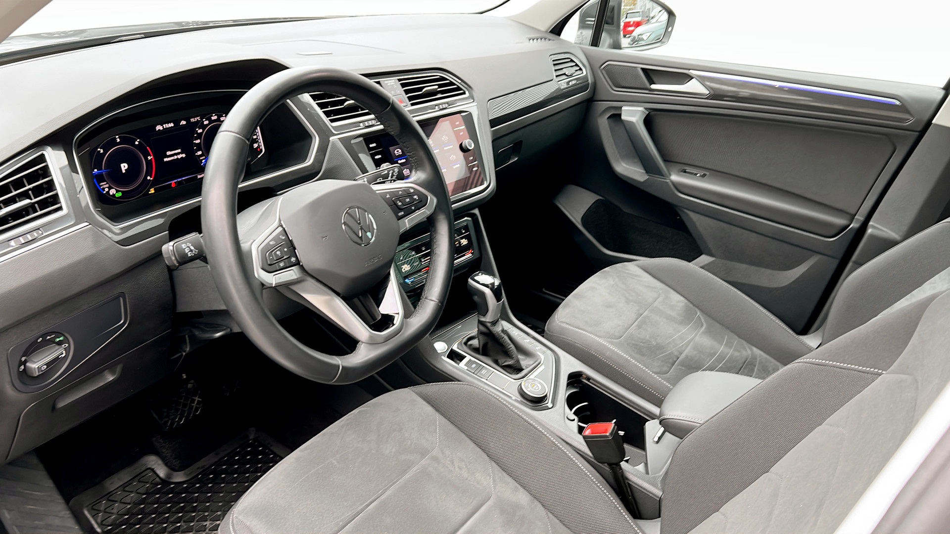 Volkswagen Tiguan EEF24W