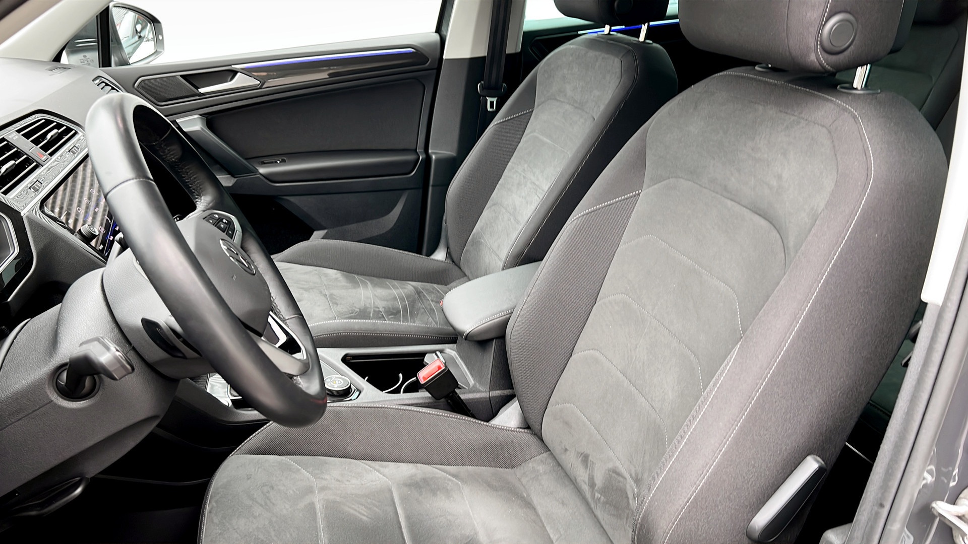 Volkswagen Tiguan EEF24W