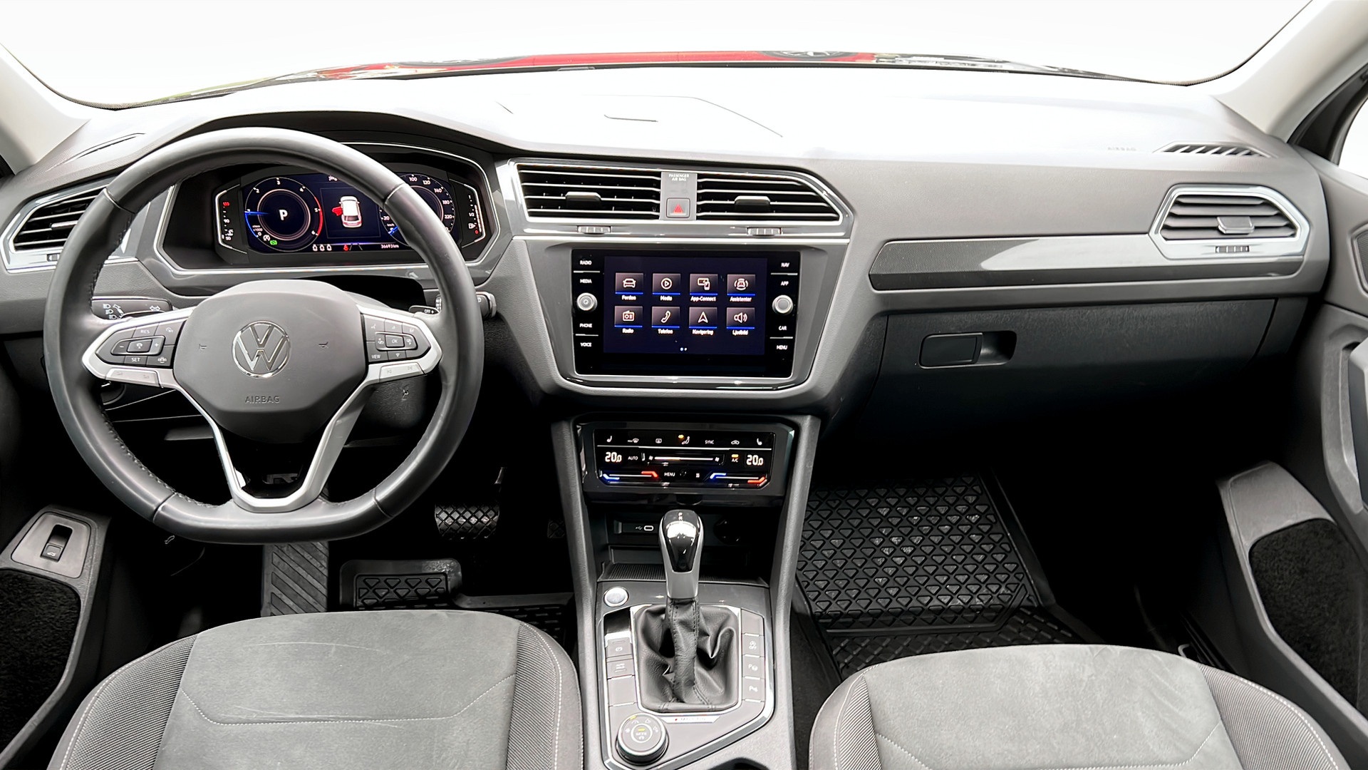 Volkswagen Tiguan EEF24W
