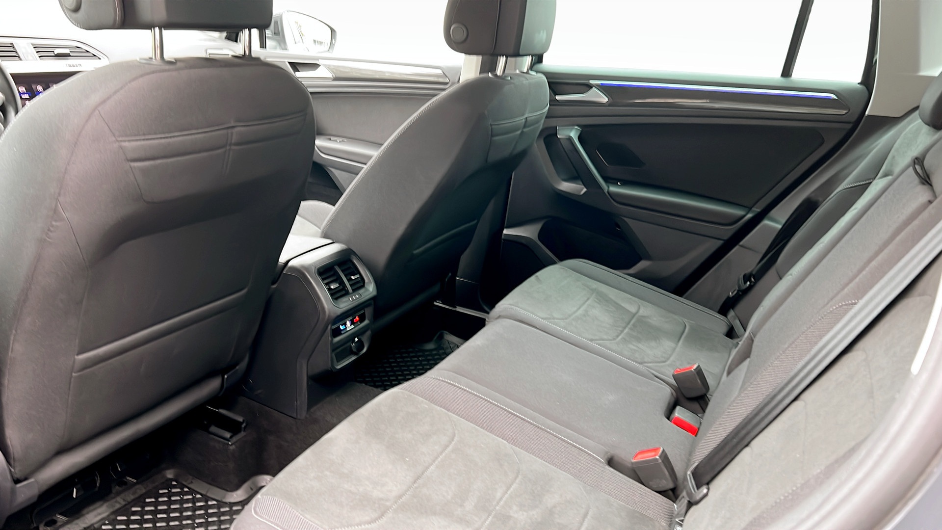 Volkswagen Tiguan EEF24W