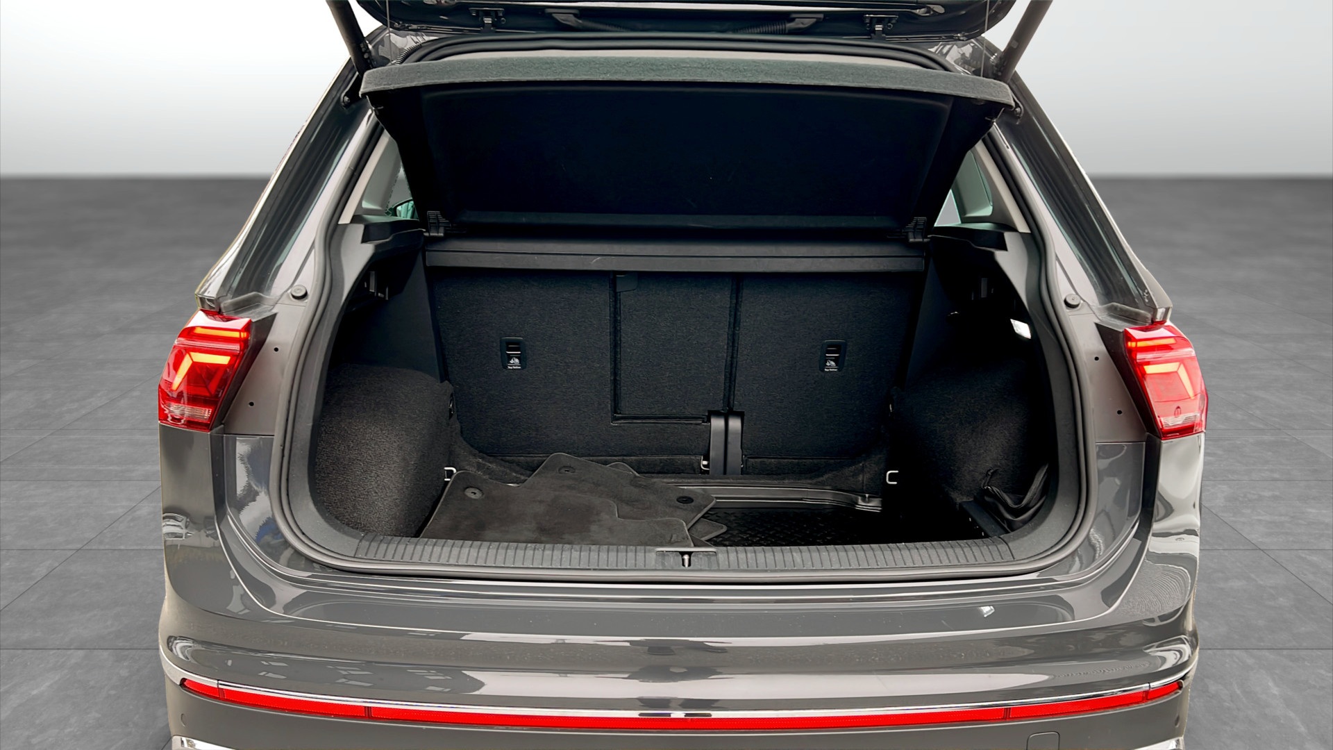 Volkswagen Tiguan EEF24W