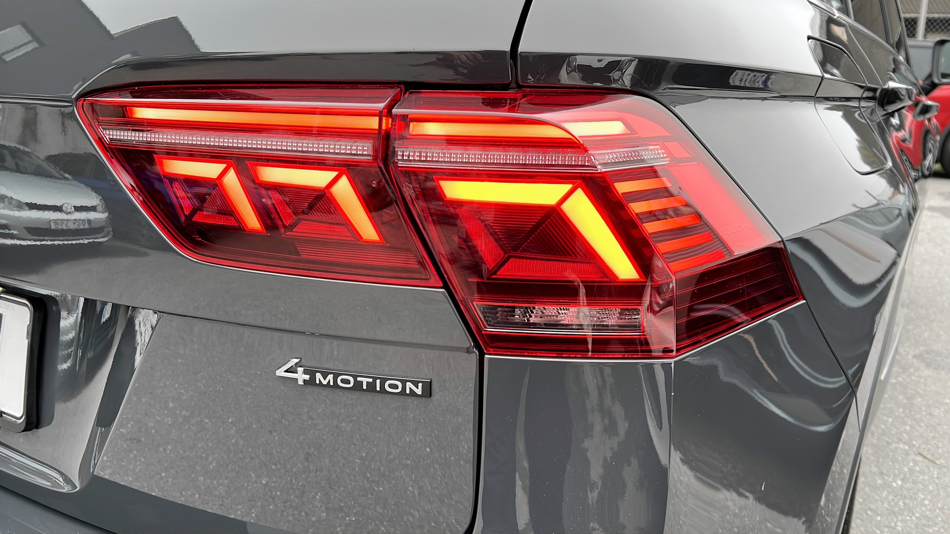 Volkswagen Tiguan EEF24W