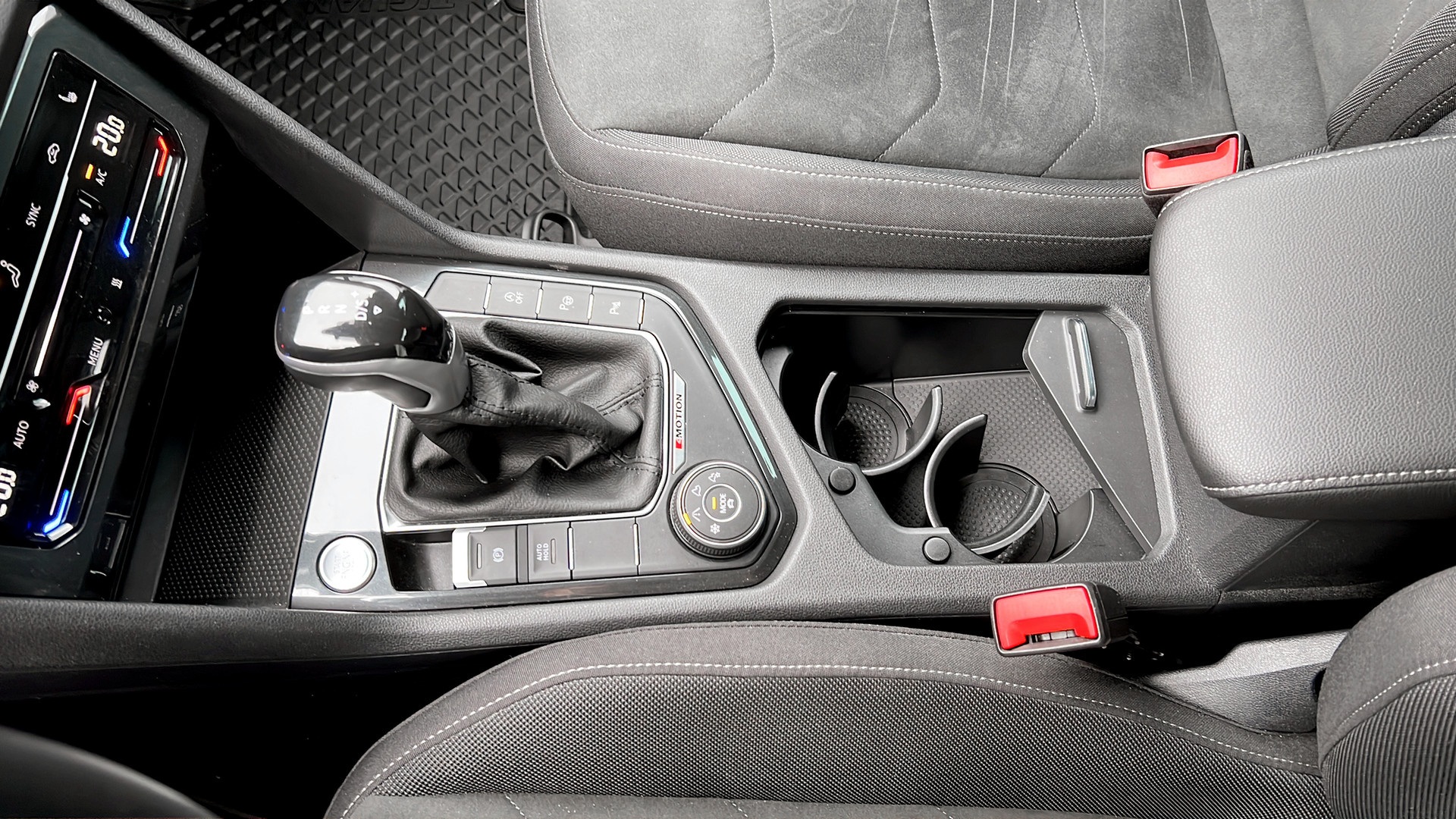 Volkswagen Tiguan EEF24W