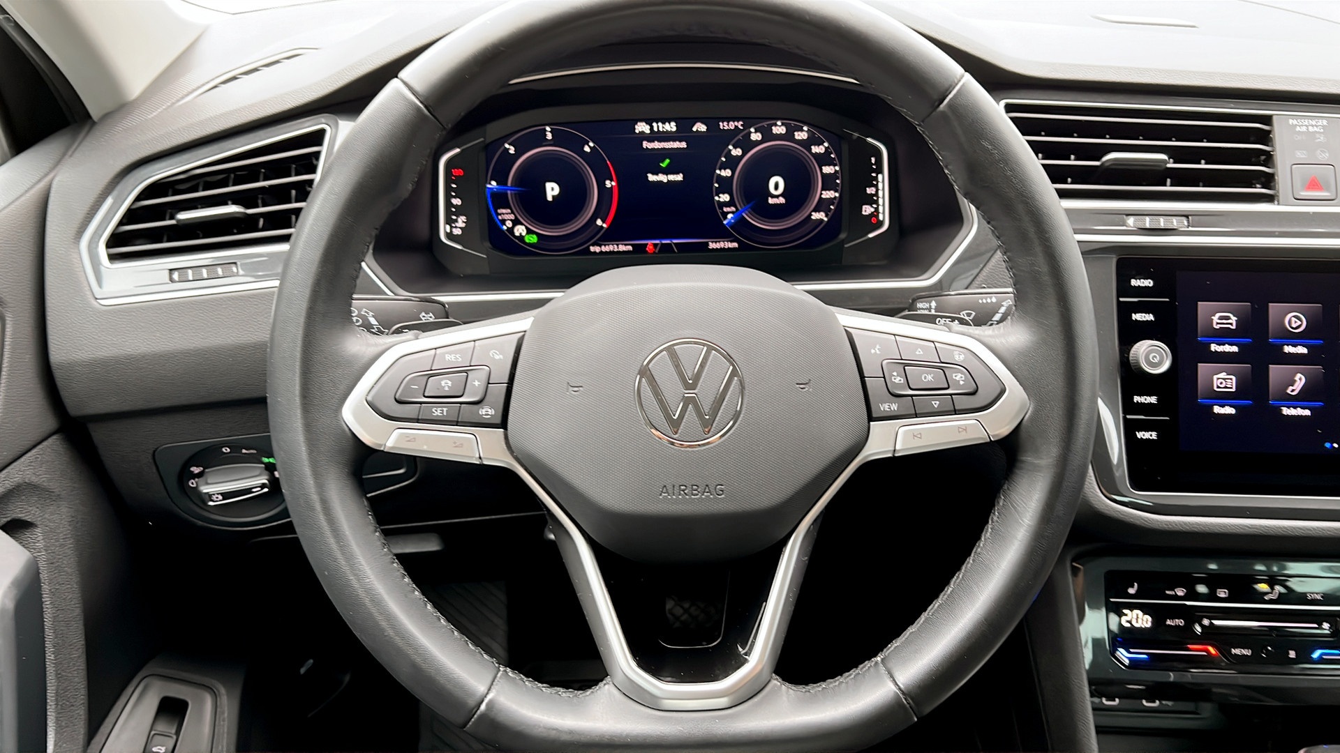 Volkswagen Tiguan EEF24W