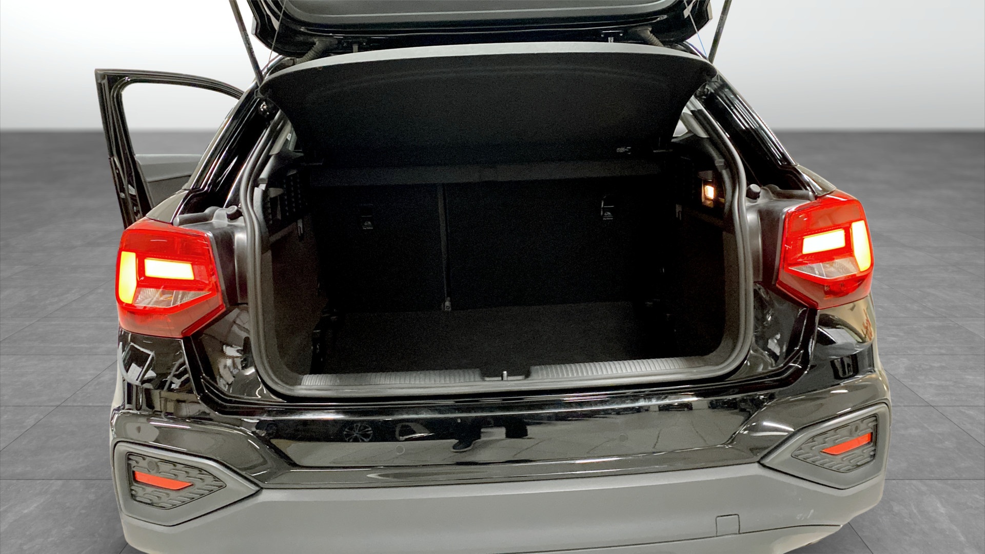 Audi Q2 EEG61G