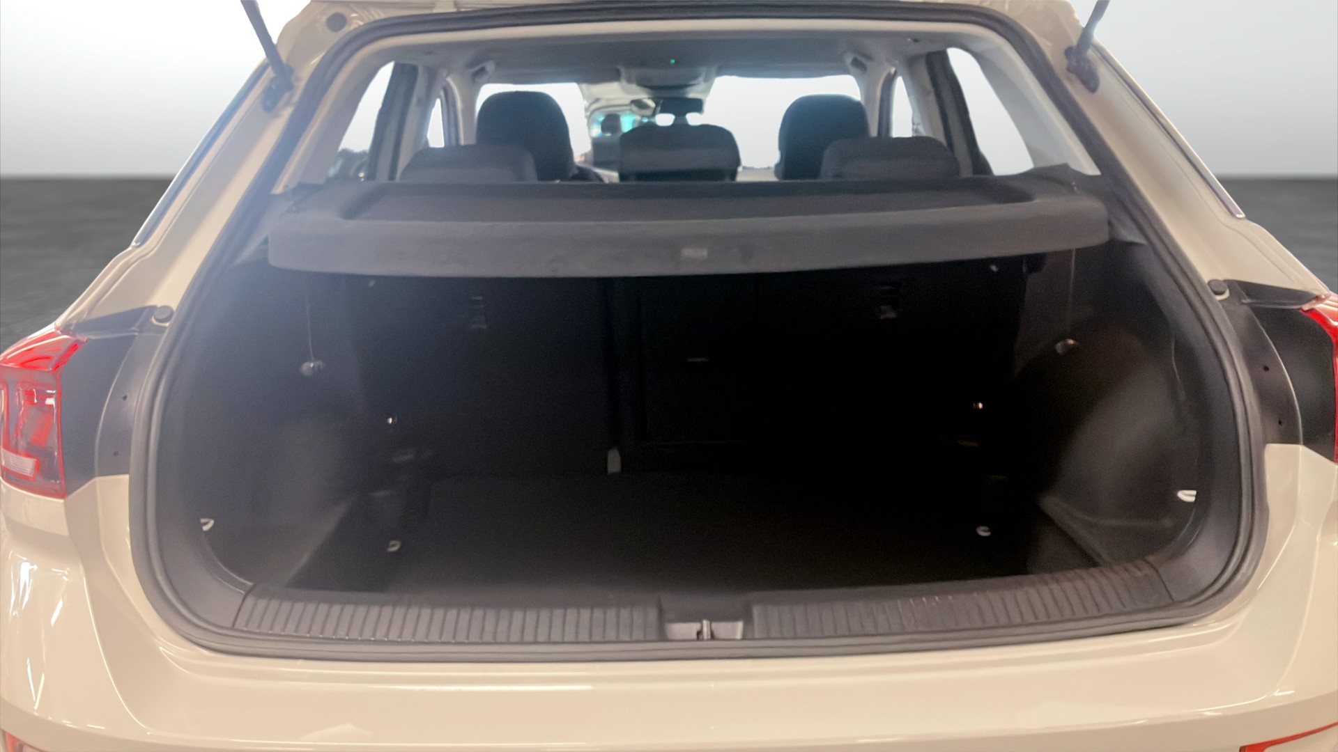 Volkswagen T-Roc EEH61T