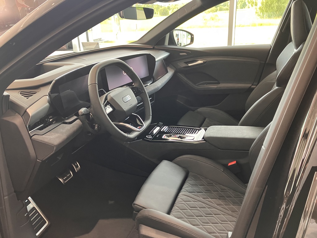 Audi Q6 e-tron EEK47M