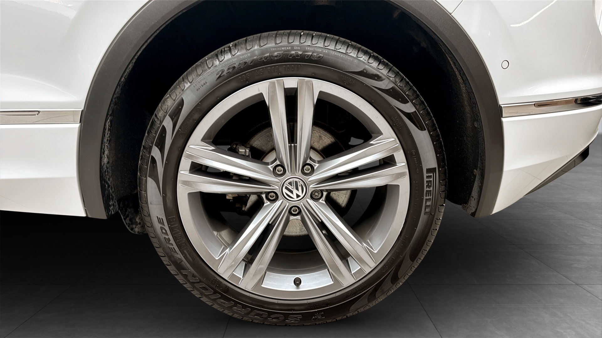 Volkswagen Tiguan EEK489
