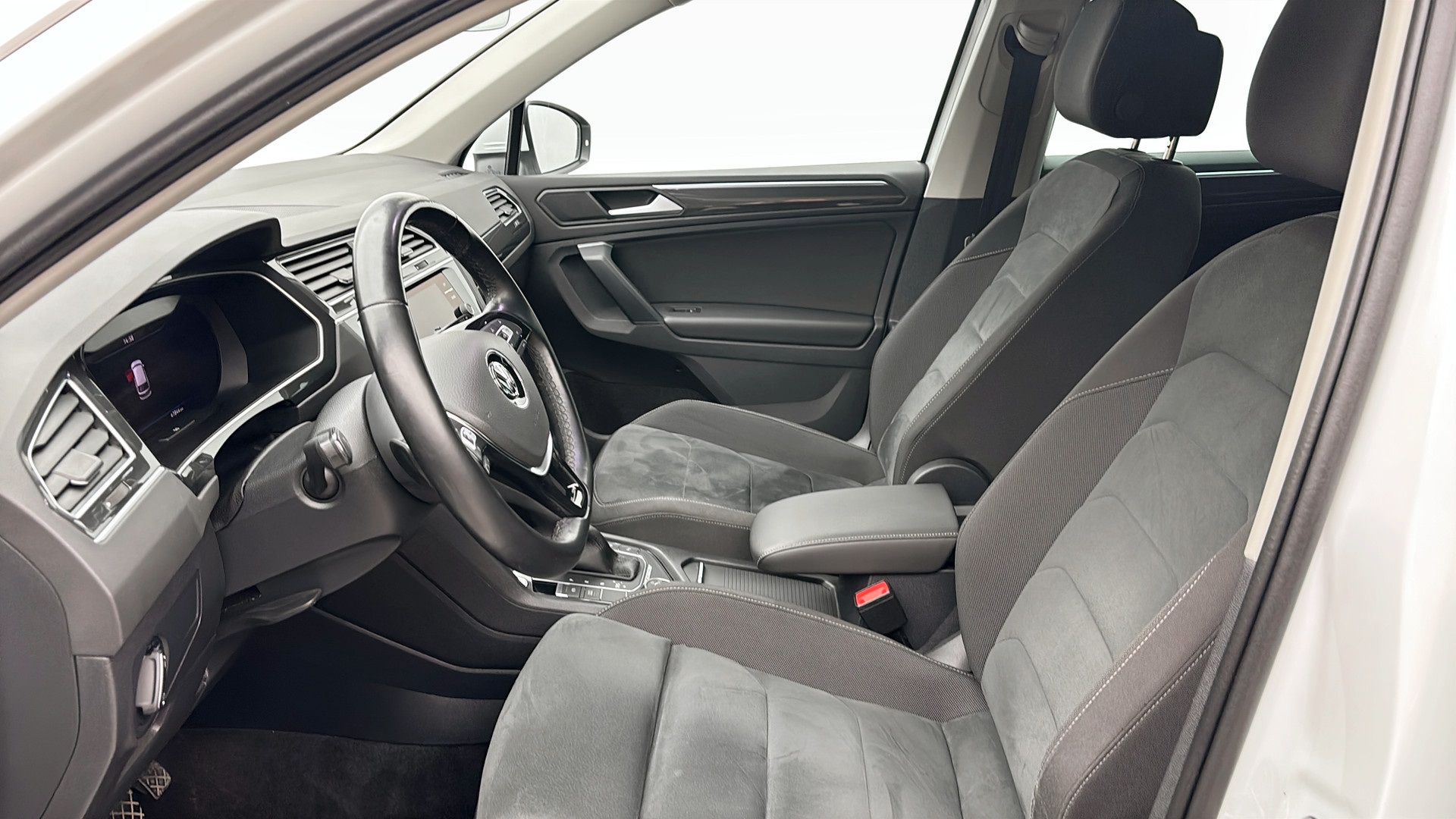Volkswagen Tiguan EEK489
