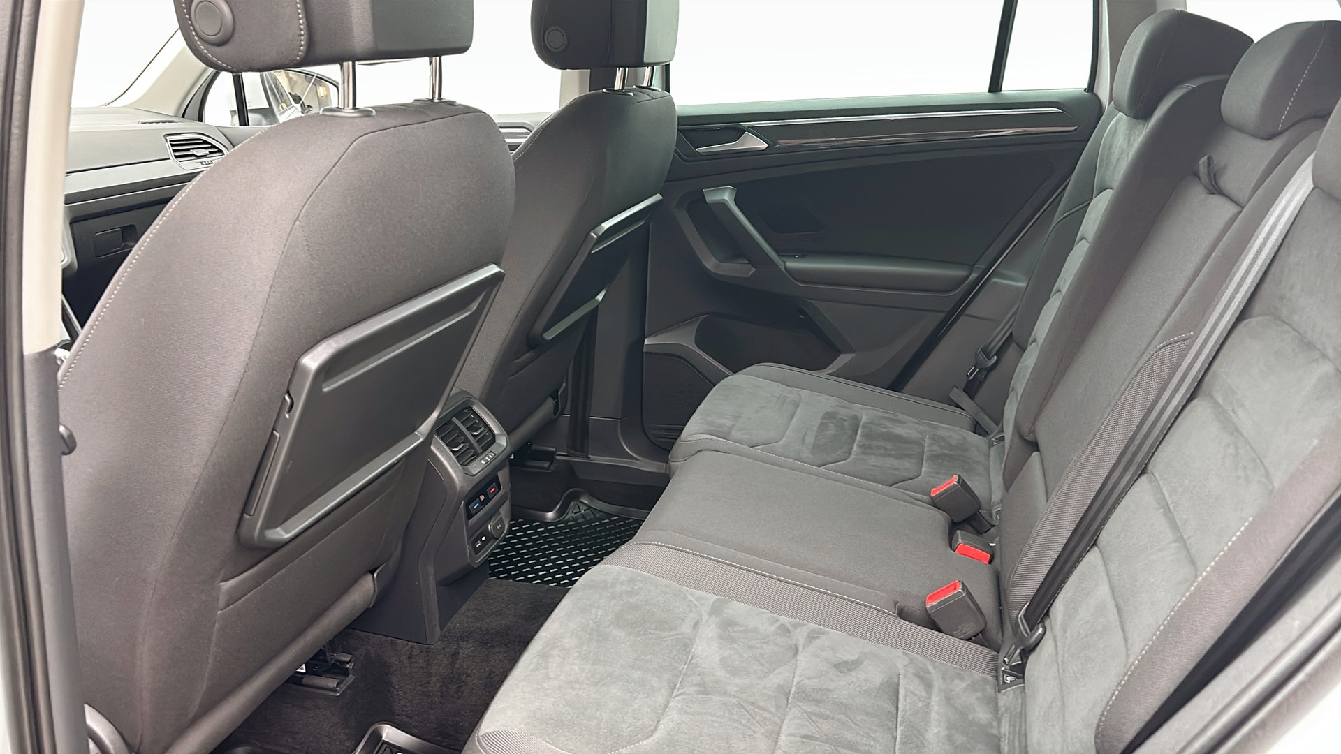 Volkswagen Tiguan EEK489