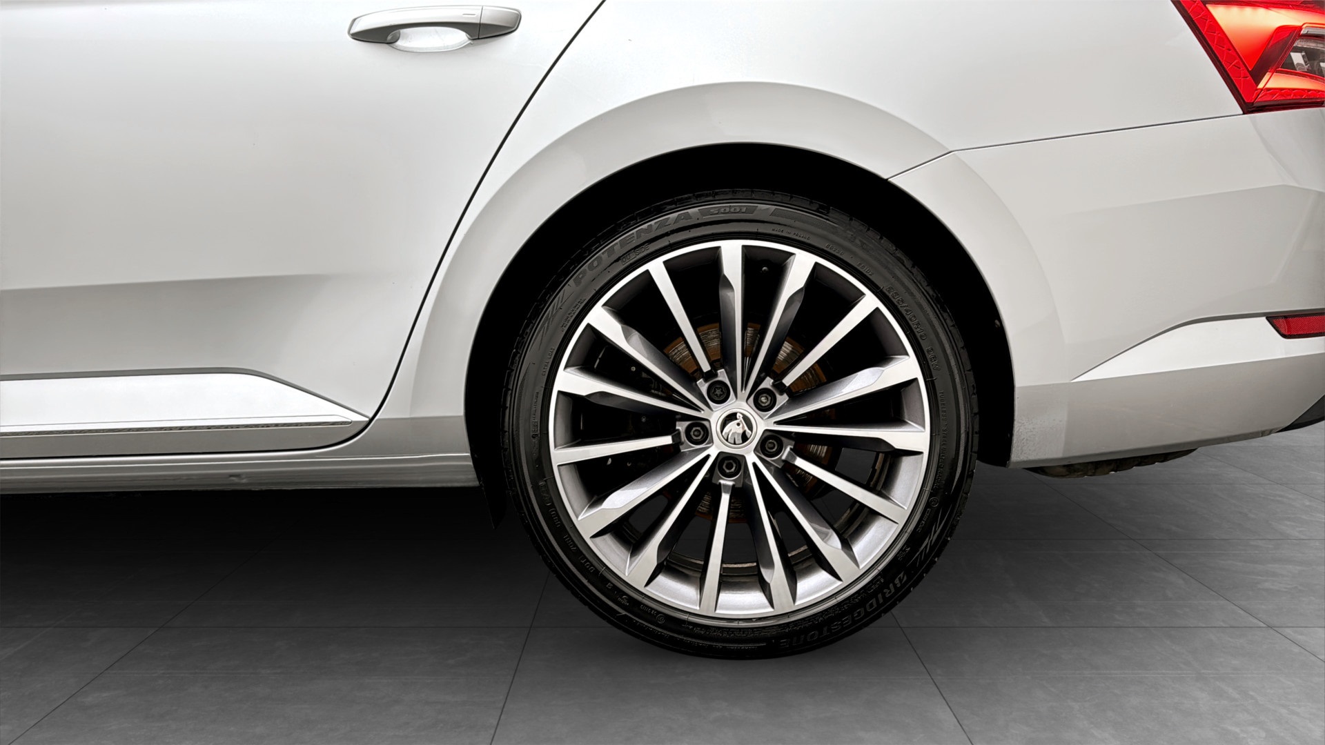 Skoda Superb Combi EEL07K