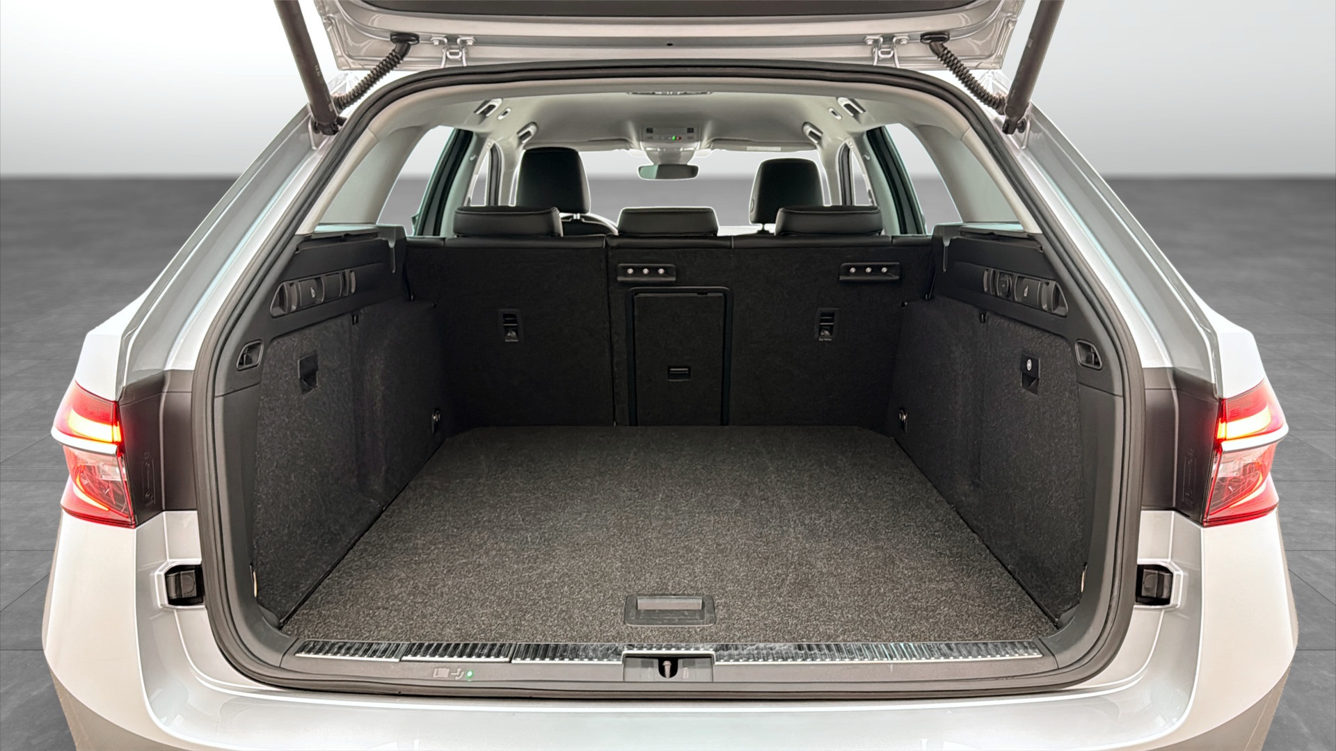 Skoda Superb Combi EEL07K