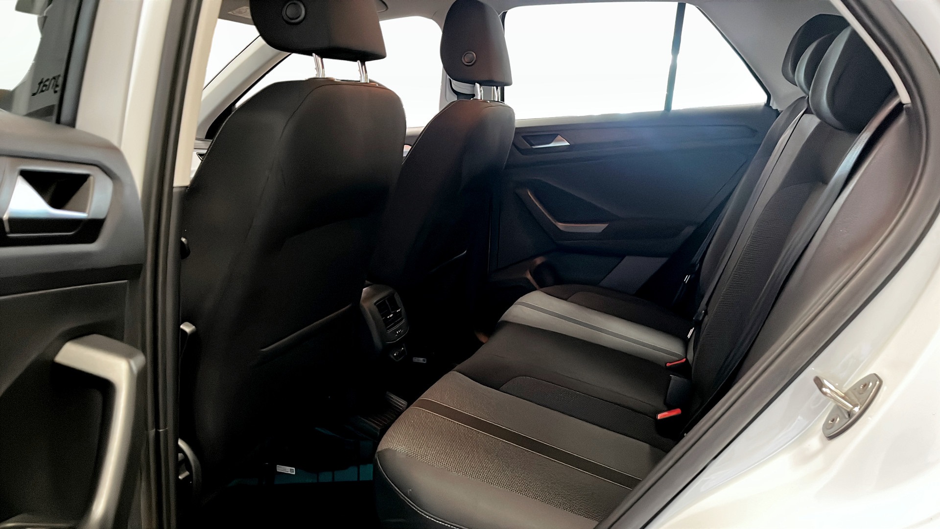 Volkswagen T-Roc EEU08B