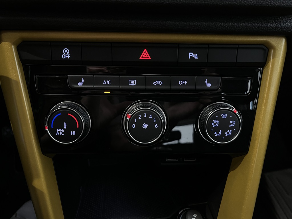 Volkswagen T-Roc EHE44T