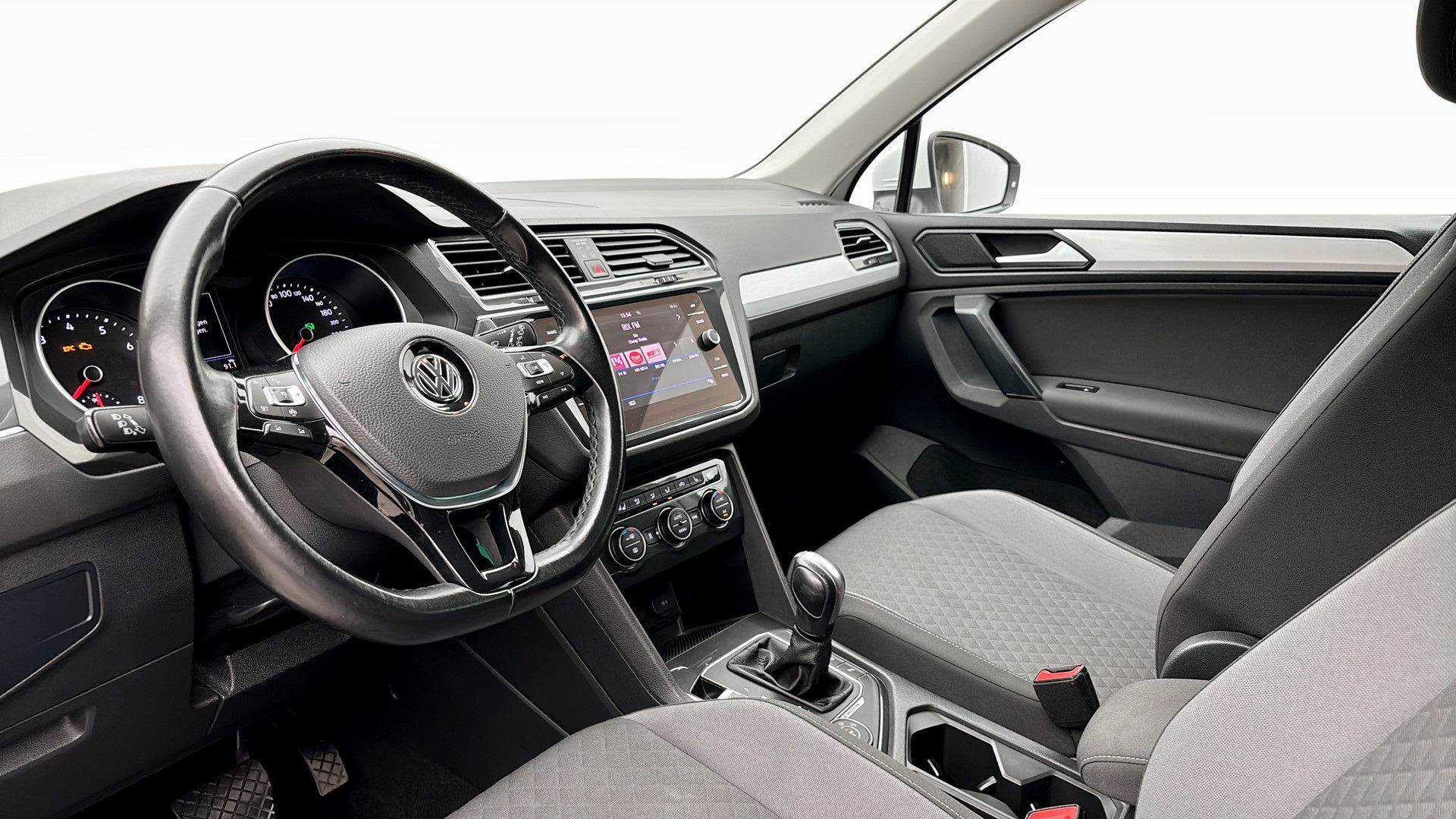 Volkswagen Tiguan EHE67K