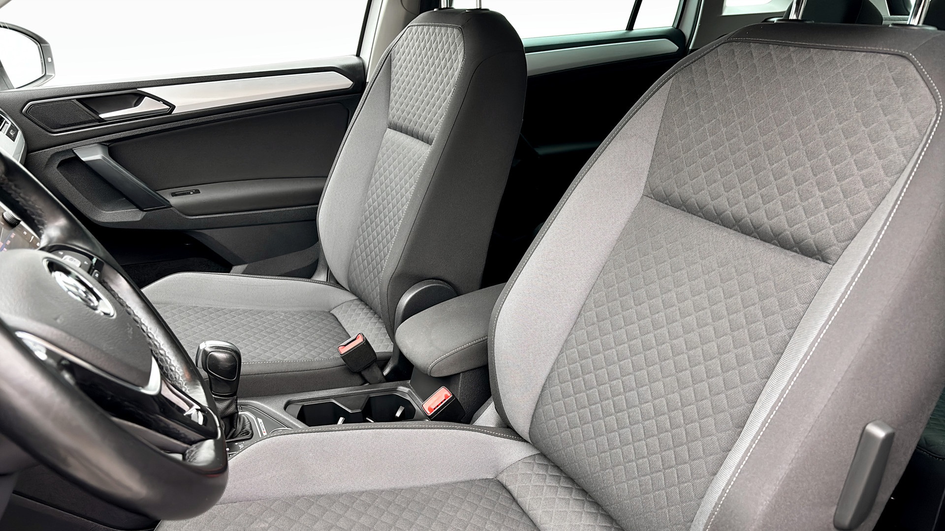 Volkswagen Tiguan EHE67K