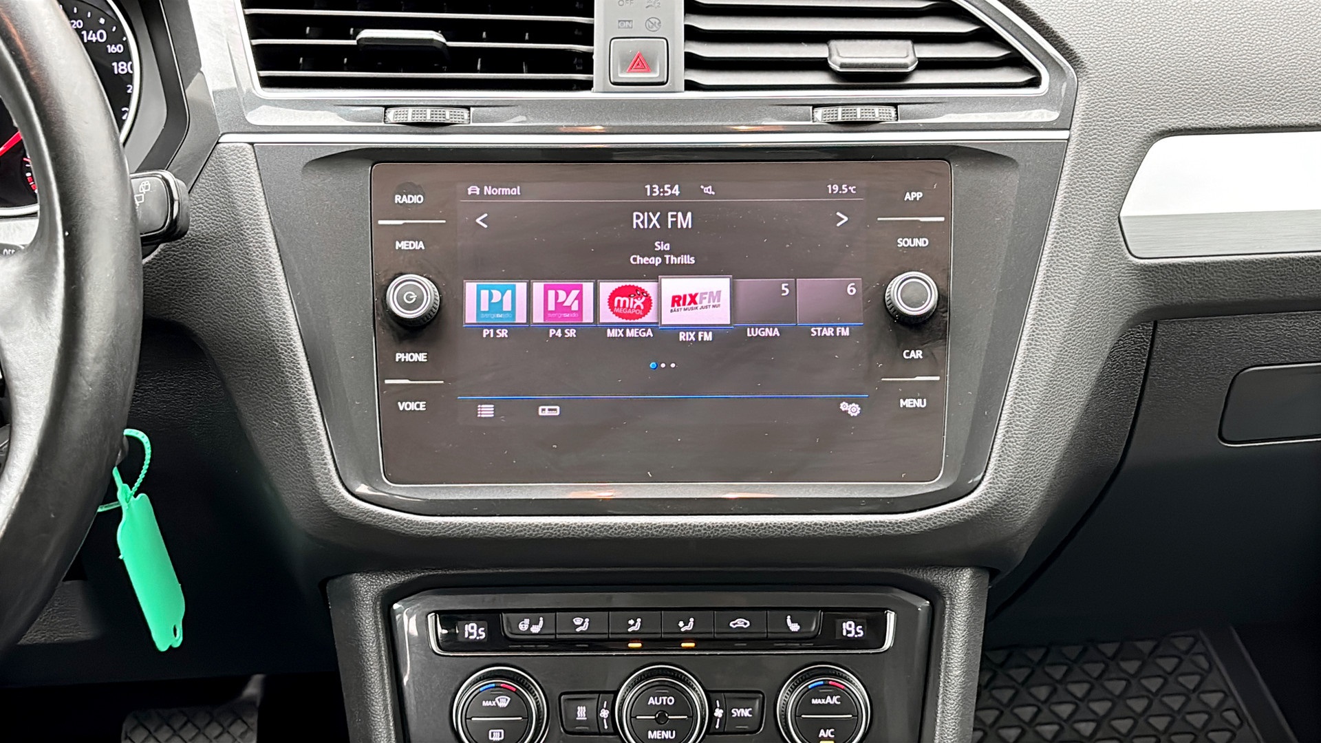 Volkswagen Tiguan EHE67K