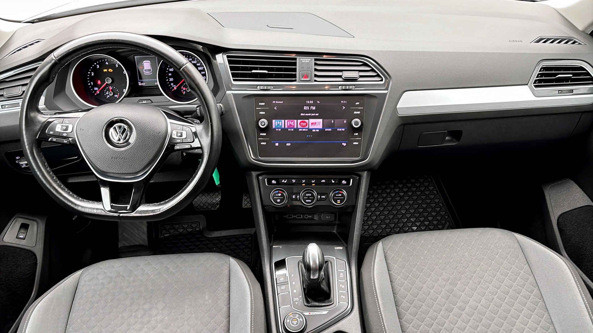 Volkswagen Tiguan EHE67K