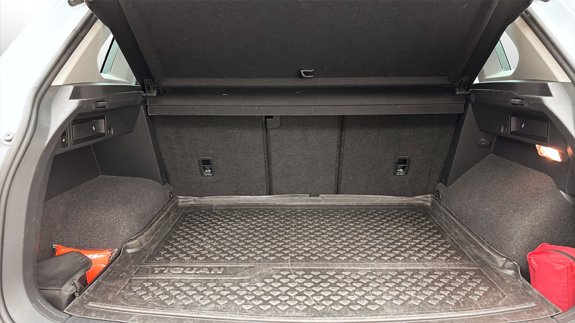 Volkswagen Tiguan EHE67K