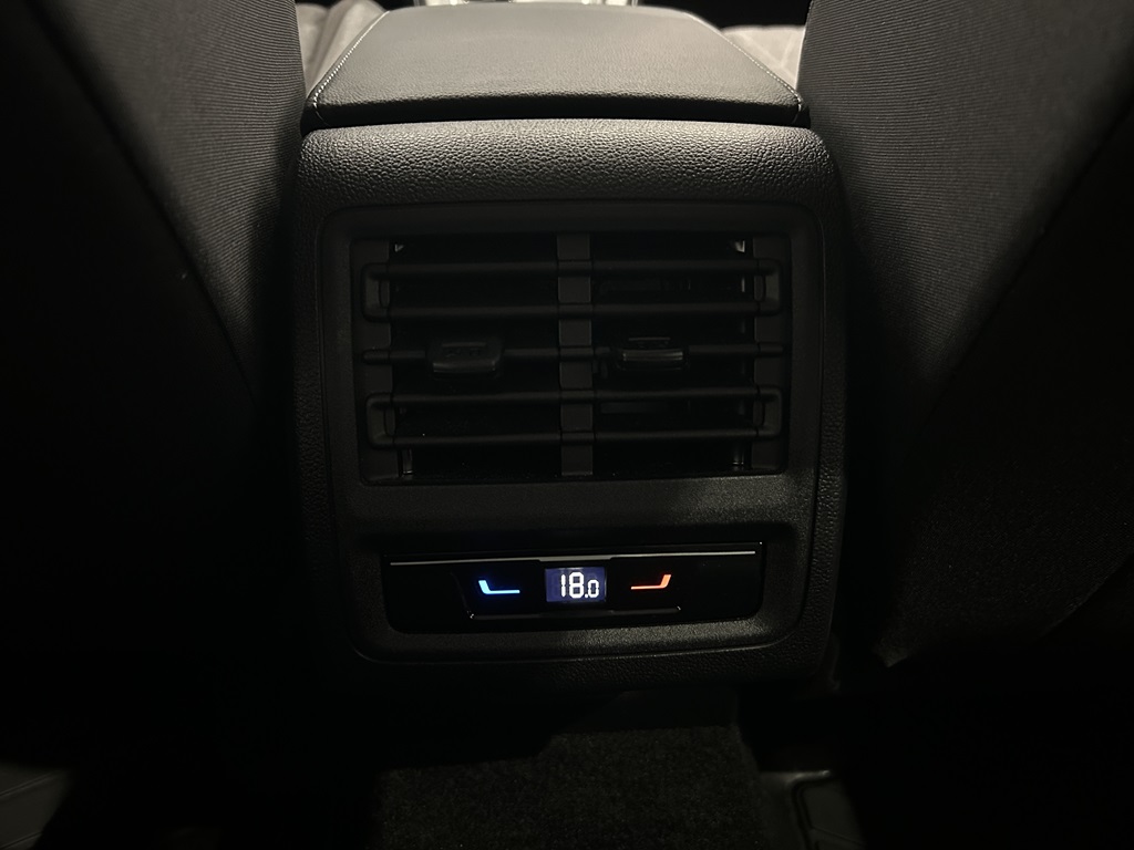 Volkswagen Golf EHJ09B